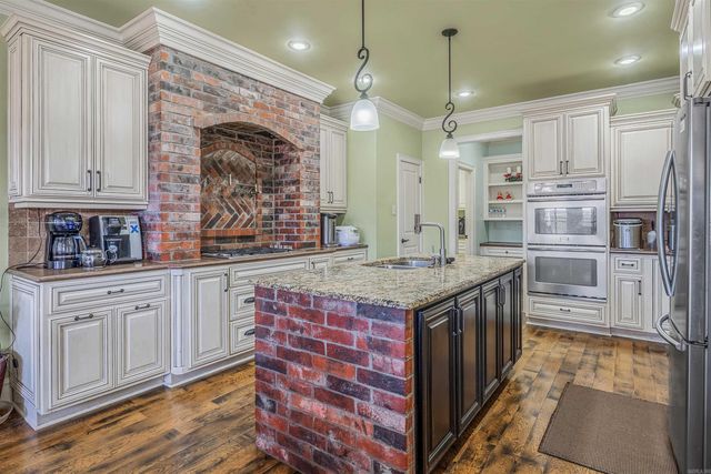 1105 Applewood Drive, Conway, AR 72034