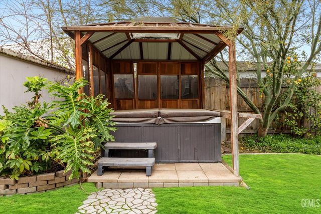 15321 N Lake Berryessa Court, Bakersfield, CA 93314