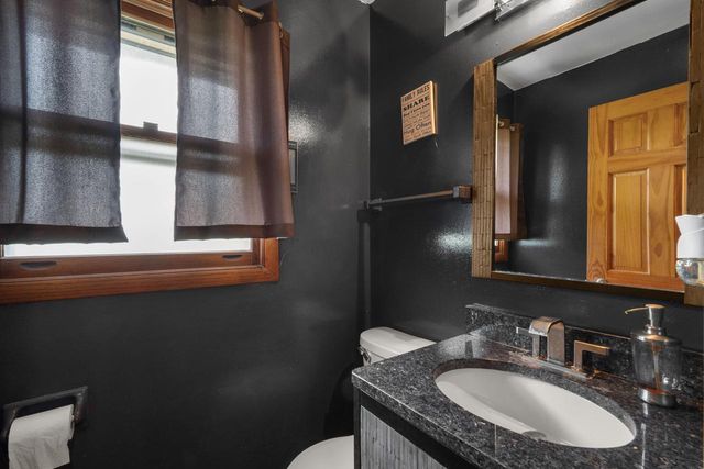 4883 Lois LANE, West Bend, WI 53095