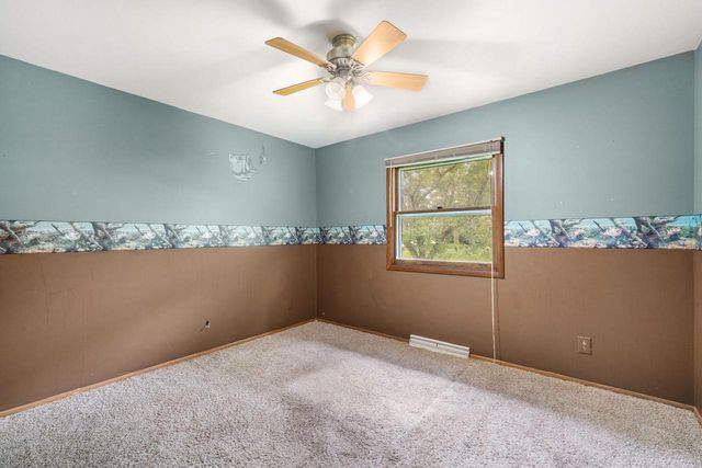 4883 Lois LANE, West Bend, WI 53095