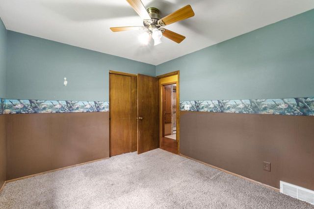 4883 Lois LANE, West Bend, WI 53095