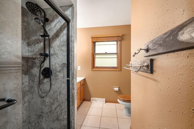 4883 Lois LANE, West Bend, WI 53095