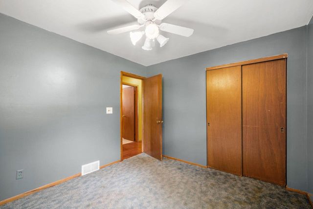 4883 Lois LANE, West Bend, WI 53095
