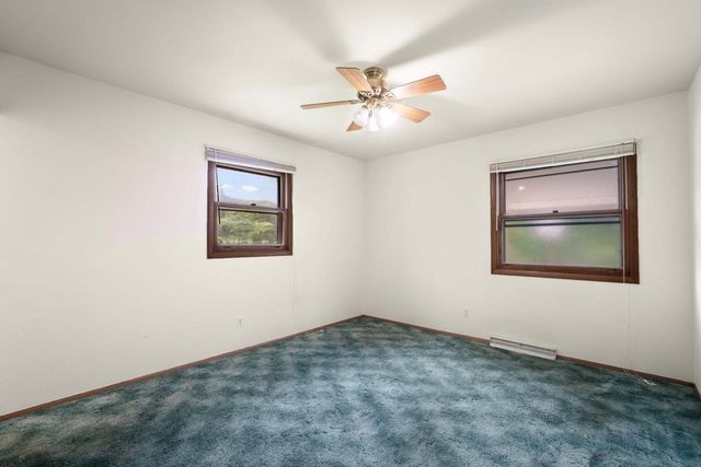 4883 Lois LANE, West Bend, WI 53095
