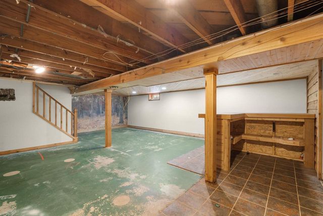 4883 Lois LANE, West Bend, WI 53095