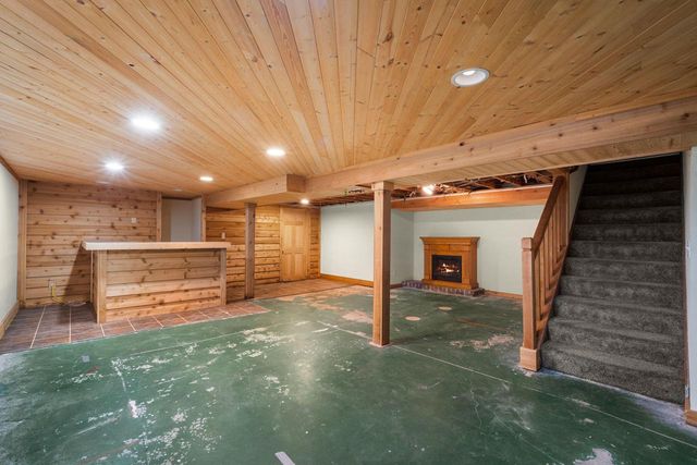 4883 Lois LANE, West Bend, WI 53095