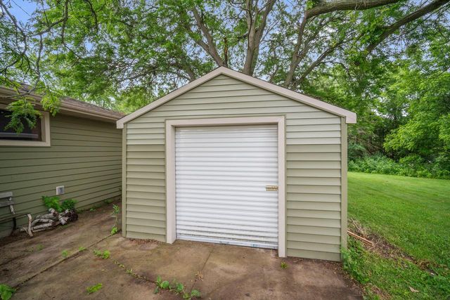 4883 Lois LANE, West Bend, WI 53095