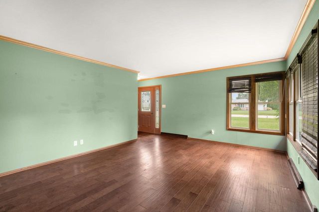 4883 Lois LANE, West Bend, WI 53095