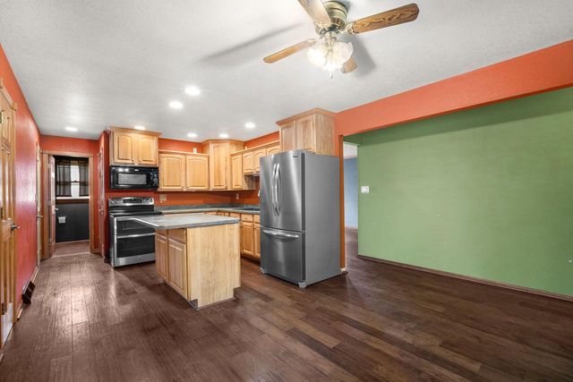 4883 Lois LANE, West Bend, WI 53095