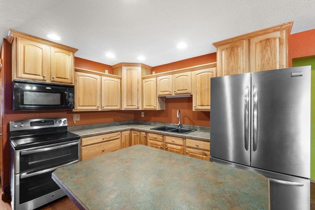 4883 Lois LANE, West Bend, WI 53095