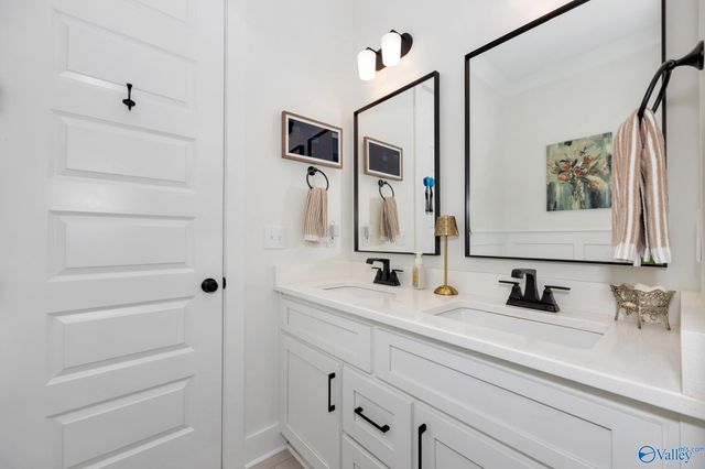 6202 Pembrook Pond Place SE, Owens Cross Roads, AL 35763