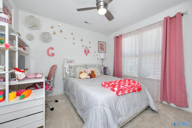 6202 Pembrook Pond Place SE, Owens Cross Roads, AL 35763