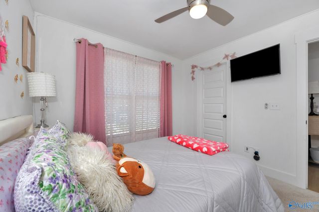 6202 Pembrook Pond Place SE, Owens Cross Roads, AL 35763