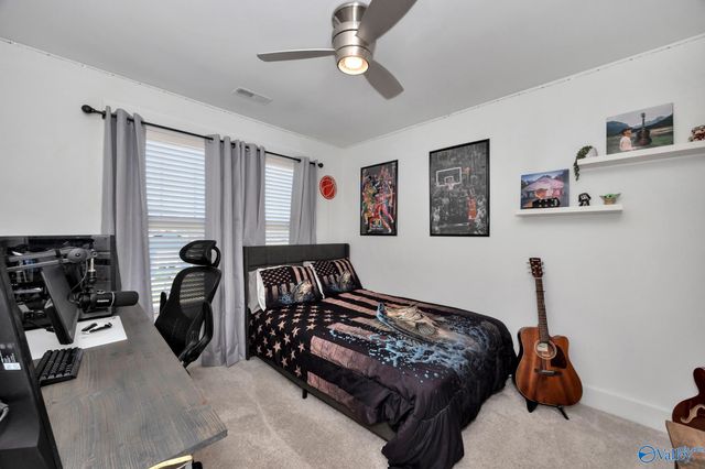 6202 Pembrook Pond Place SE, Owens Cross Roads, AL 35763