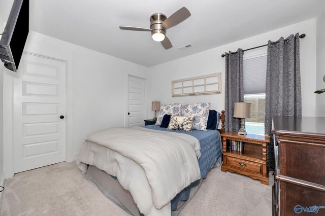 6202 Pembrook Pond Place SE, Owens Cross Roads, AL 35763