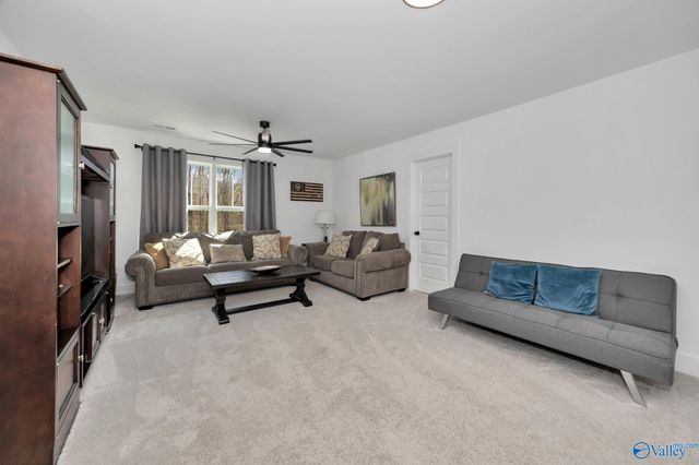 6202 Pembrook Pond Place SE, Owens Cross Roads, AL 35763