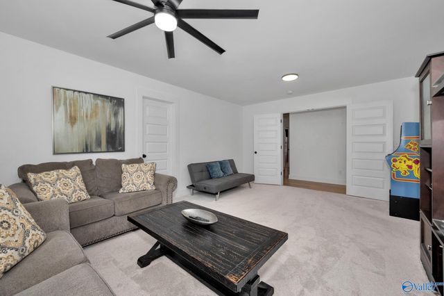 6202 Pembrook Pond Place SE, Owens Cross Roads, AL 35763