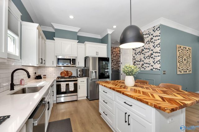 6202 Pembrook Pond Place SE, Owens Cross Roads, AL 35763