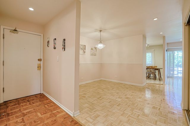 1430 Sandstone Drive 202, Wheeling, IL 60090