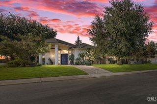 10400 Redbridge Way, Bakersfield, CA 93311
