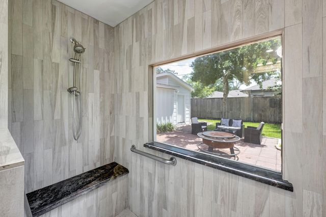 1324 Bingle Road, Spring Valley Village, TX 77055