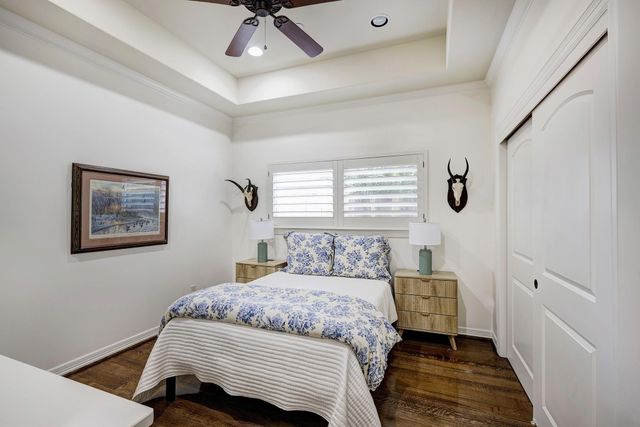 1324 Bingle Road, Spring Valley Village, TX 77055