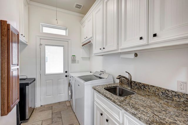 1324 Bingle Road, Spring Valley Village, TX 77055