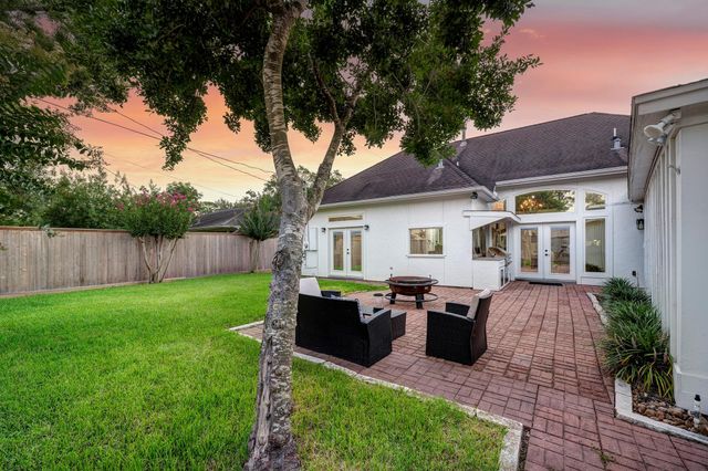 1324 Bingle Road, Spring Valley Village, TX 77055