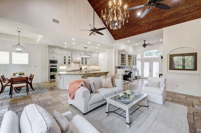 1324 Bingle Road, Spring Valley Village, TX 77055