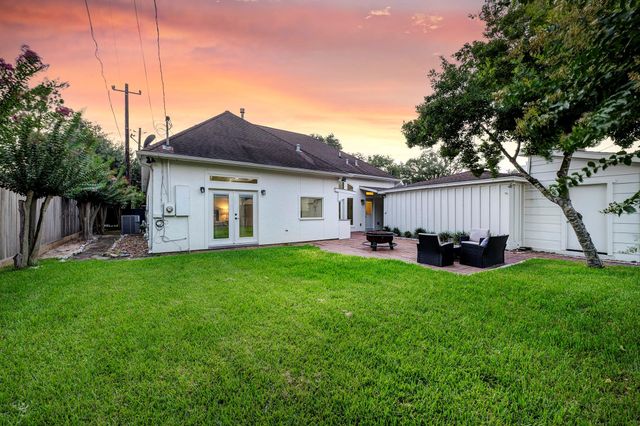 1324 Bingle Road, Spring Valley Village, TX 77055