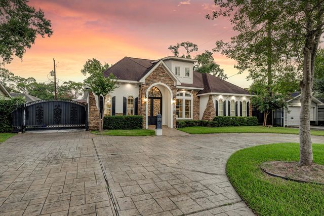 1324 Bingle Road, Spring Valley Village, TX 77055