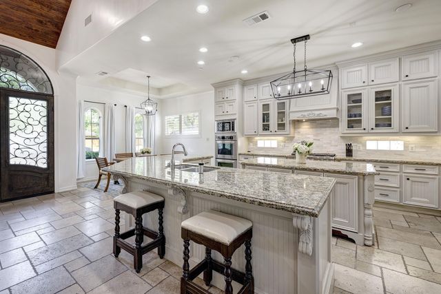 1324 Bingle Road, Spring Valley Village, TX 77055