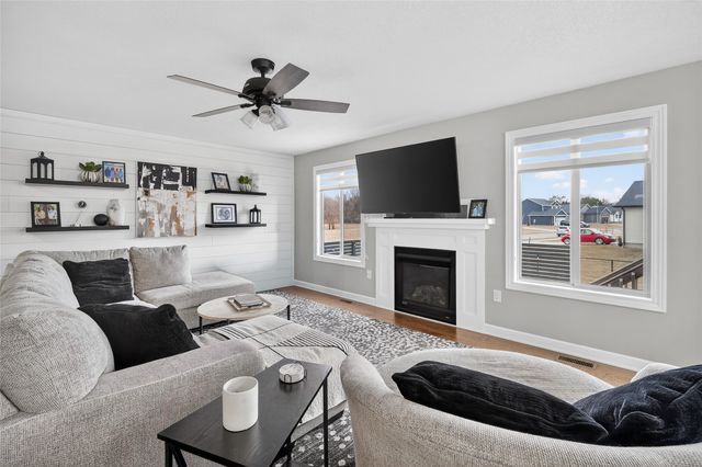 6510 Sunlight Drive, Pleasant Hill, IA 50327