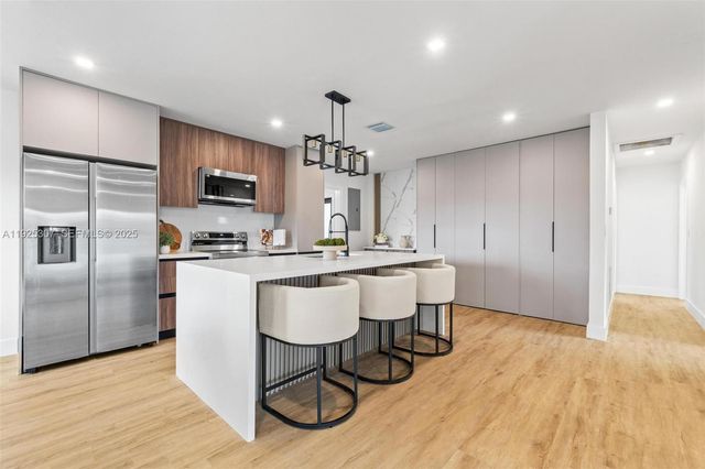 7731 Farragut St, Hollywood, FL 33024