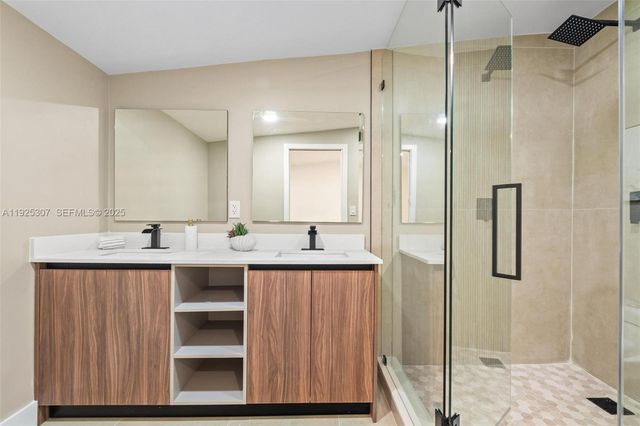 7731 Farragut St, Hollywood, FL 33024