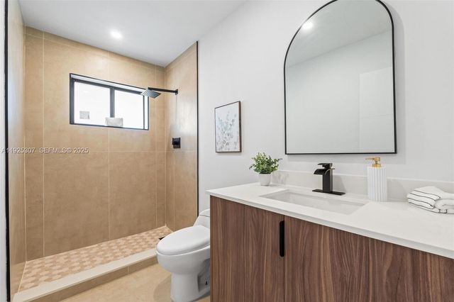 7731 Farragut St, Hollywood, FL 33024