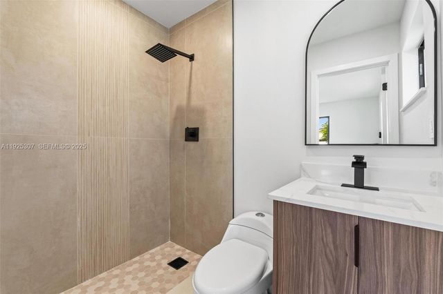 7731 Farragut St, Hollywood, FL 33024