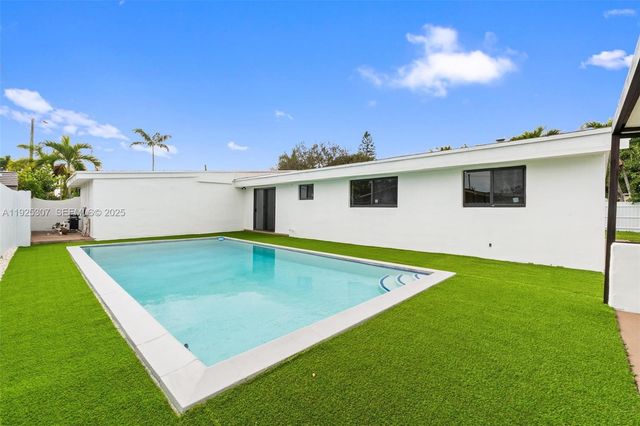 7731 Farragut St, Hollywood, FL 33024