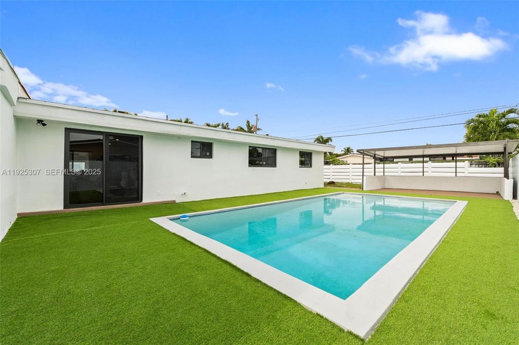 7731 Farragut St, Hollywood, FL 33024