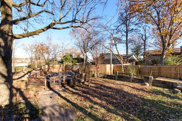 1215 Old Charter Court, Little Rock, AR 72211