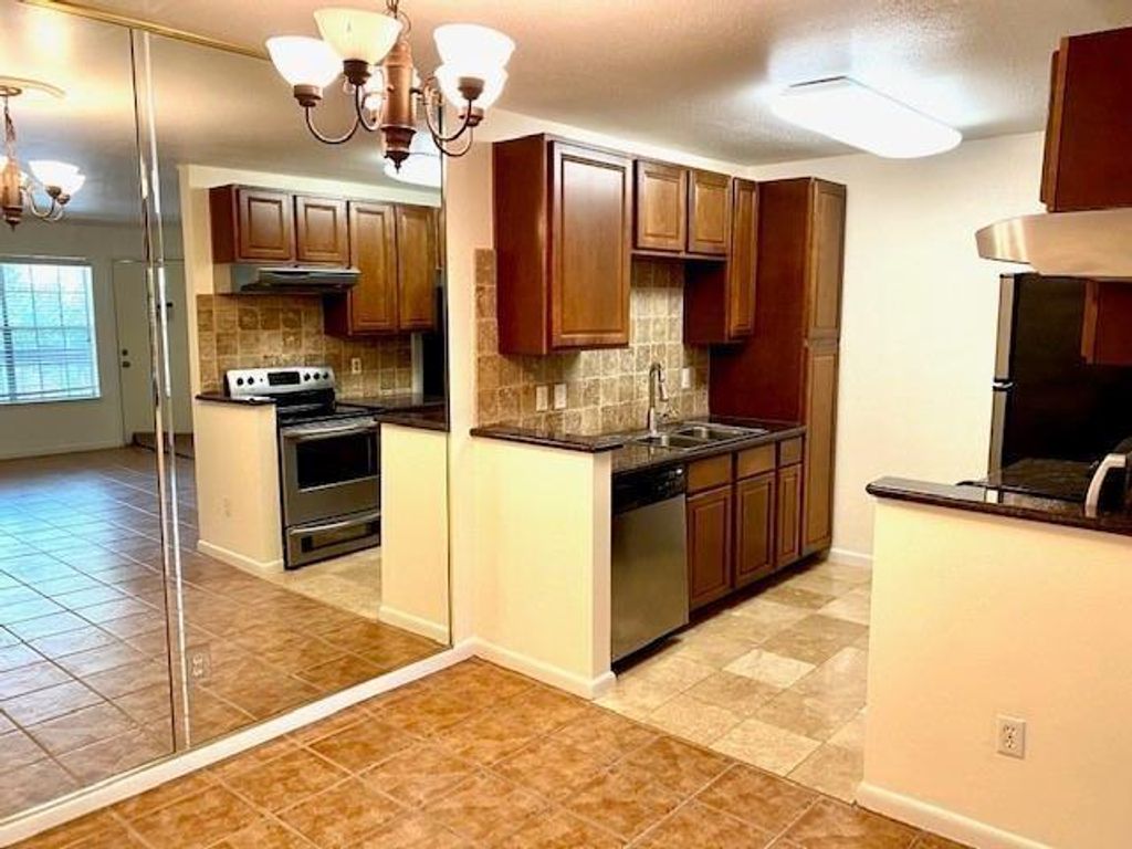 2350 Bering Drive 8, Houston, TX 77057
