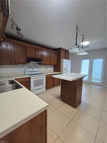 4237 Smokey Lake DR, Virginia Beach, VA 23462