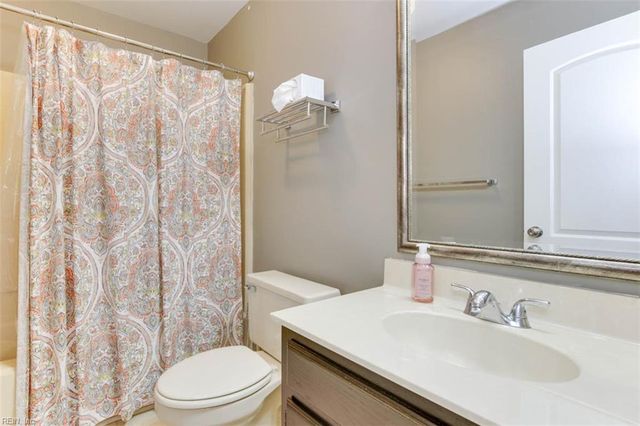 1874 E Ocean View Ave Apt A, Norfolk, VA 23503