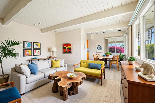 694 S Canon Drive, Palm Springs, CA 92264