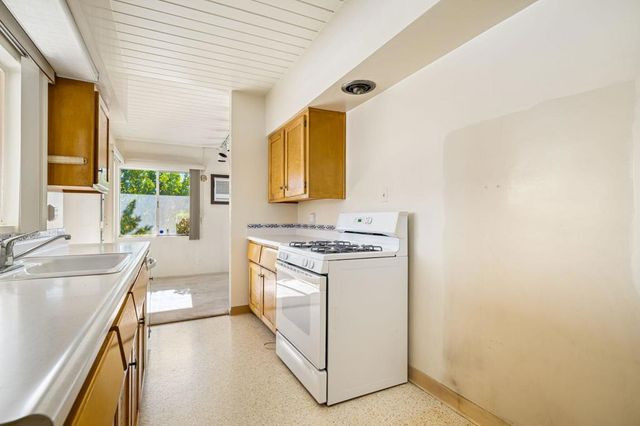 694 S Canon Drive, Palm Springs, CA 92264