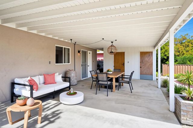 694 S Canon Drive, Palm Springs, CA 92264