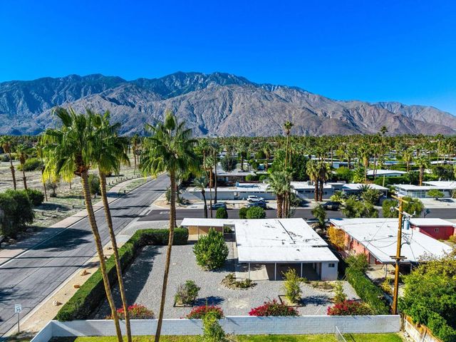 694 S Canon Drive, Palm Springs, CA 92264