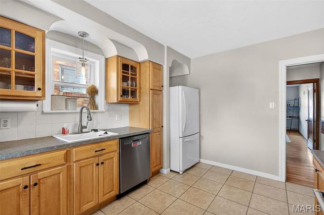 5722 Murdoch Avenue, St Louis, MO 63109