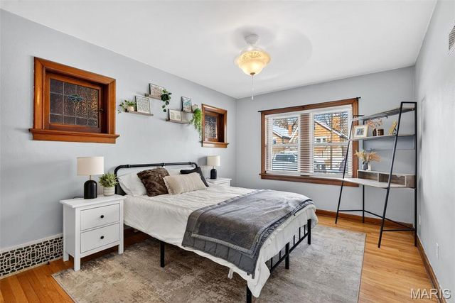 5722 Murdoch Avenue, St Louis, MO 63109