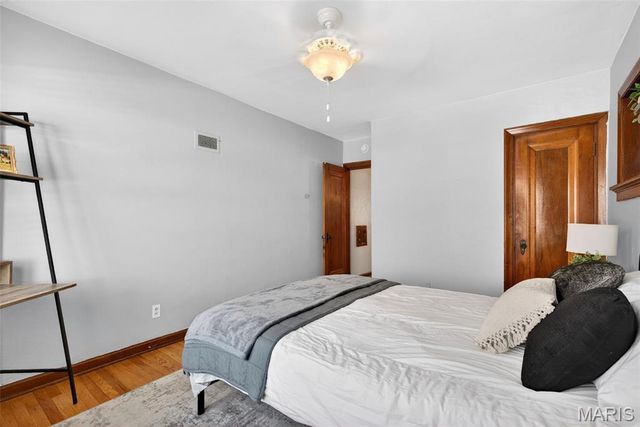 5722 Murdoch Avenue, St Louis, MO 63109